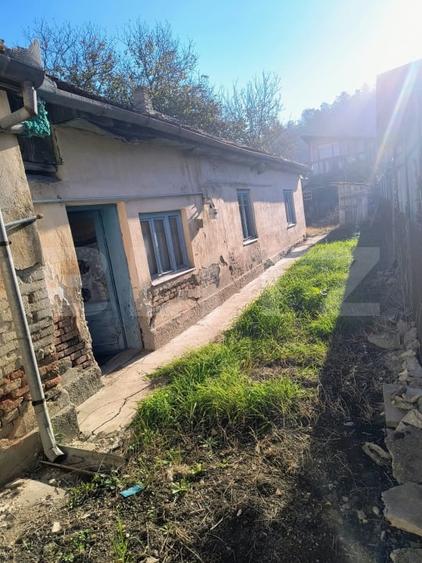 Casă individuală cu 2 camere semidecomandat cu Teren 246 Mp în Gherla