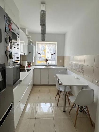 Apartament cu 3 camere decomandat, mobilat în Nord-Vest