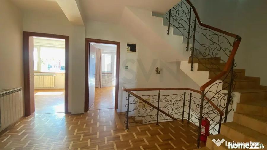 Casă cu 7 camere cu Teren 250 Mp în Nordului