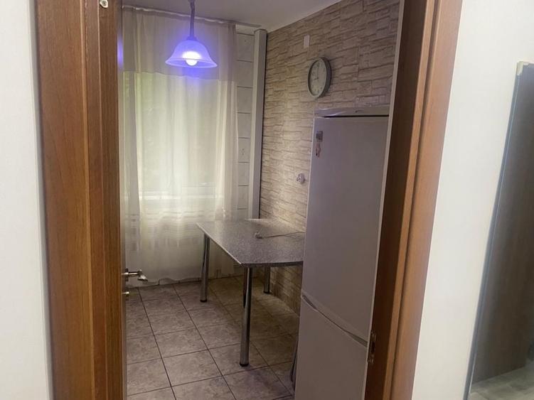 Inchiriez apartament 3 camere - 2