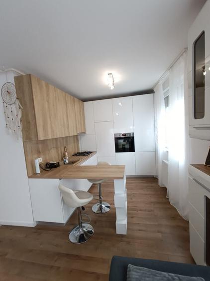 Apartament cu 2 camere decomandat în Central