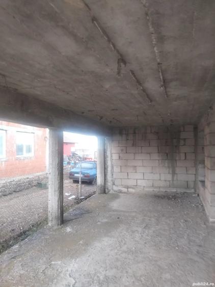 Casă cu 6 camere în Carani