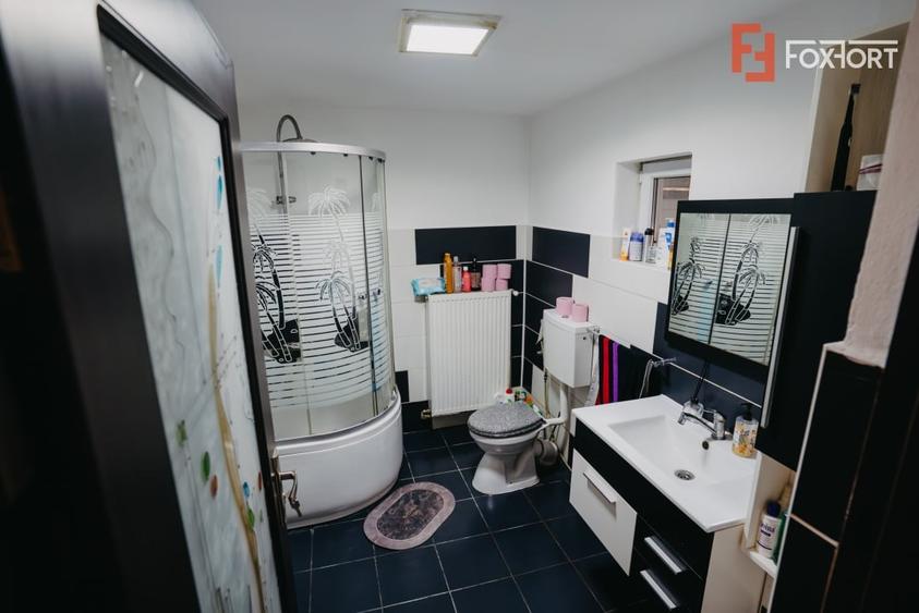 Casă individuală cu 8 camere cu Piscina în Jebel