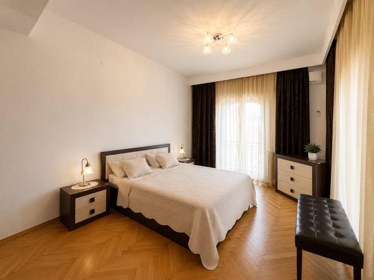 Apartament cu 4 camere decomandat, mobilat în Faleza Nord