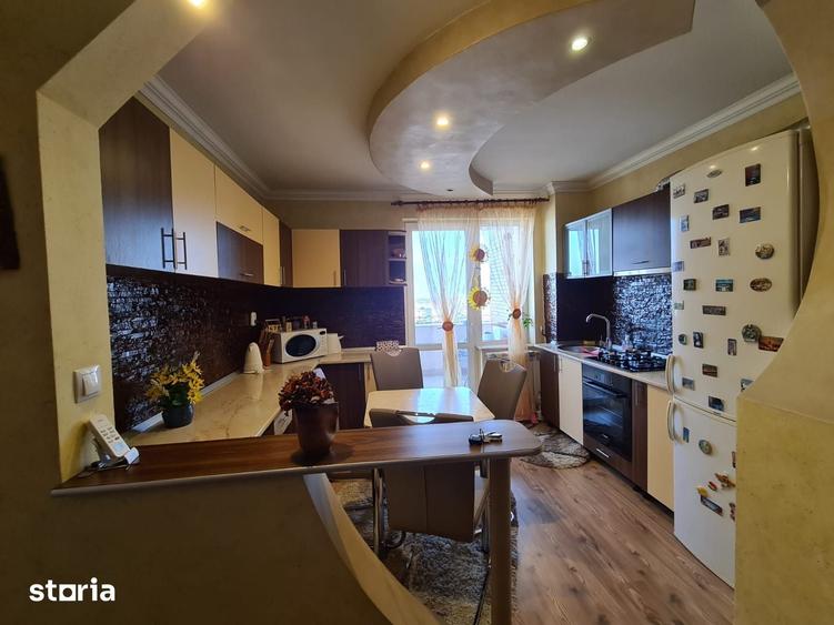 Apartament cu 3 camere decomandat în Salca