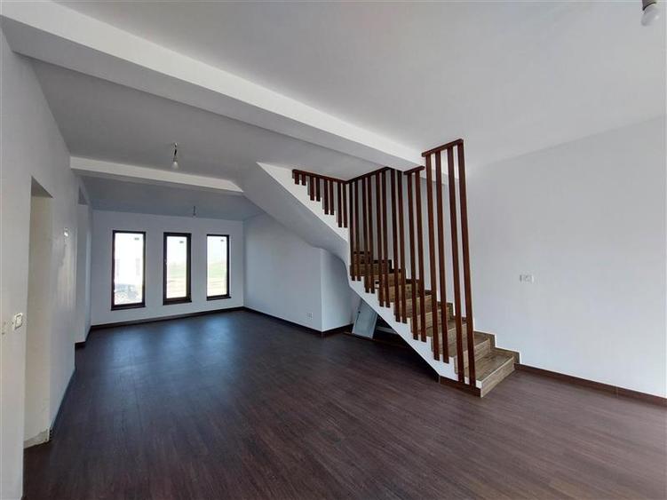 Duplex cu 4 camere cu Canalizare în Vladimirescu
