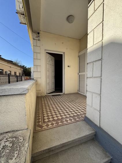 Casă individuală cu 4 camere cu Canalizare în Ultracentral