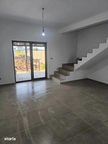 Casă cu 3 camere cu Teren 330 Mp în Sânandrei