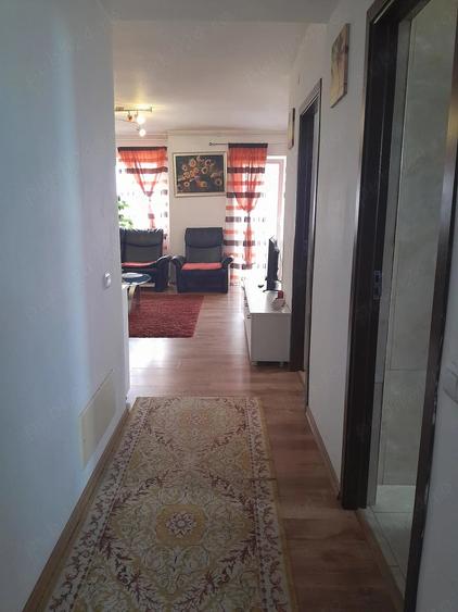 Apartament cu 3 camere semidecomandat în Florești