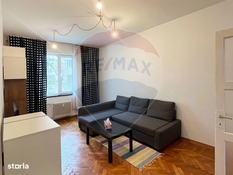 Apartament cu 2 camere semidecomandat în Tei