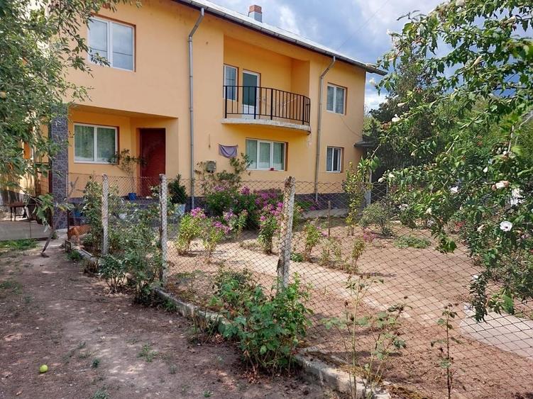 Casă cu 4 camere în Batia