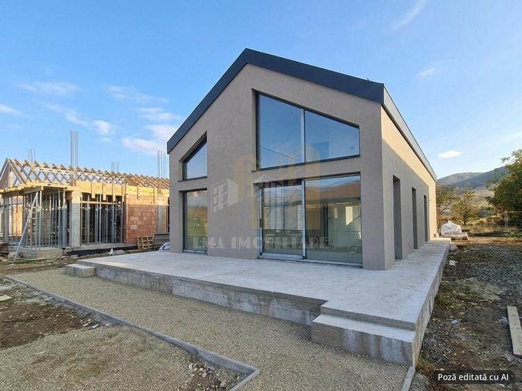 Casă cu 3 camere cu Canalizare în Sânpetru