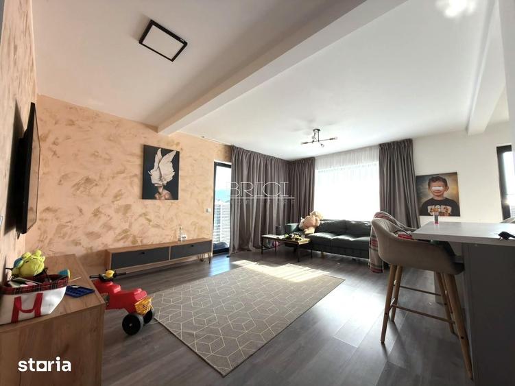Casă cu 3 camere semidecomandat cu Teren 300 Mp în Hărmanului