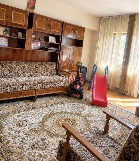 Apartament cu 4 camere decomandat în Central