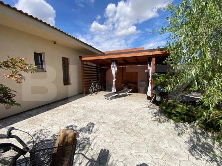 Casă individuală cu 3 camere cu Canalizare în Moșnița Nouă