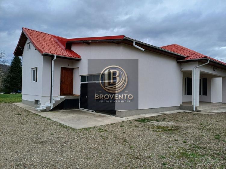 Casă individuală cu 12 camere cu Canalizare în Central