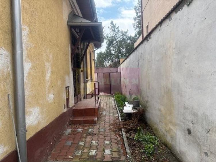 Casă individuală cu 3 camere semidecomandat cu Canalizare în Floreasca