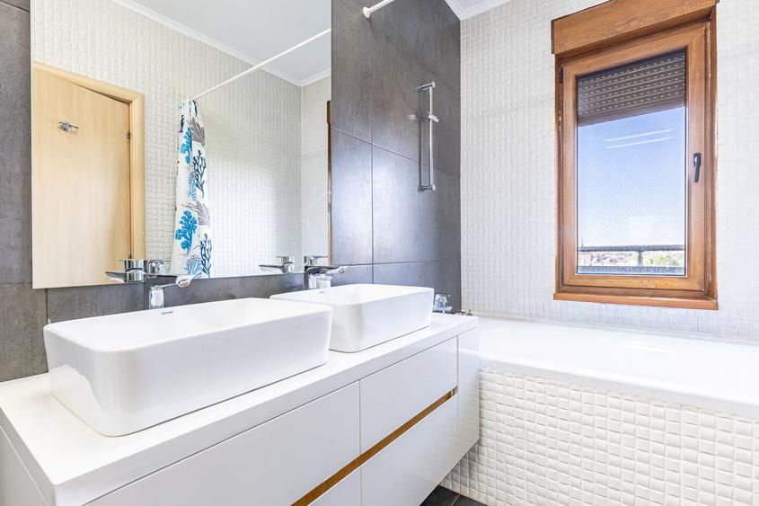 Penthouse cu 4 camere decomandat în Băneasa