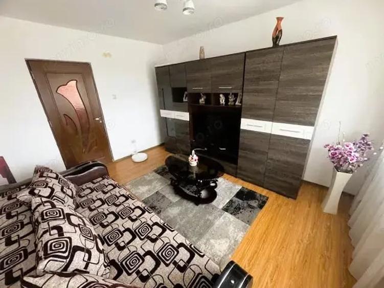 Apartament cu 4 camere decomandat în Drăgănești-Olt