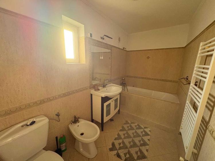 Casă cu 4 camere decomandat cu Teren 150 Mp în Florești