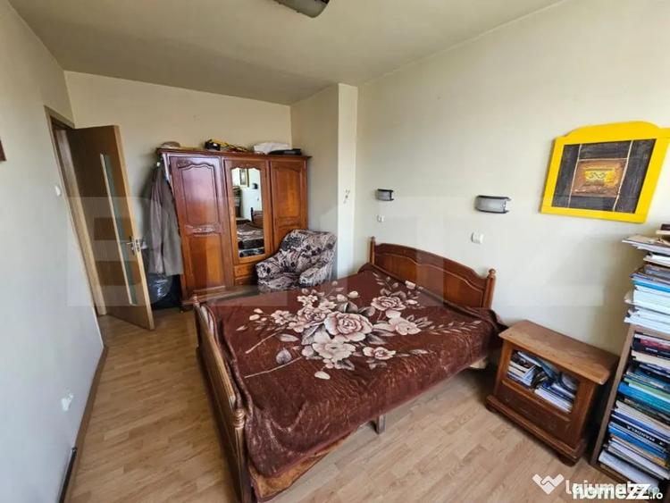 Apartament cu 3 camere decomandat în Calea Moldovei