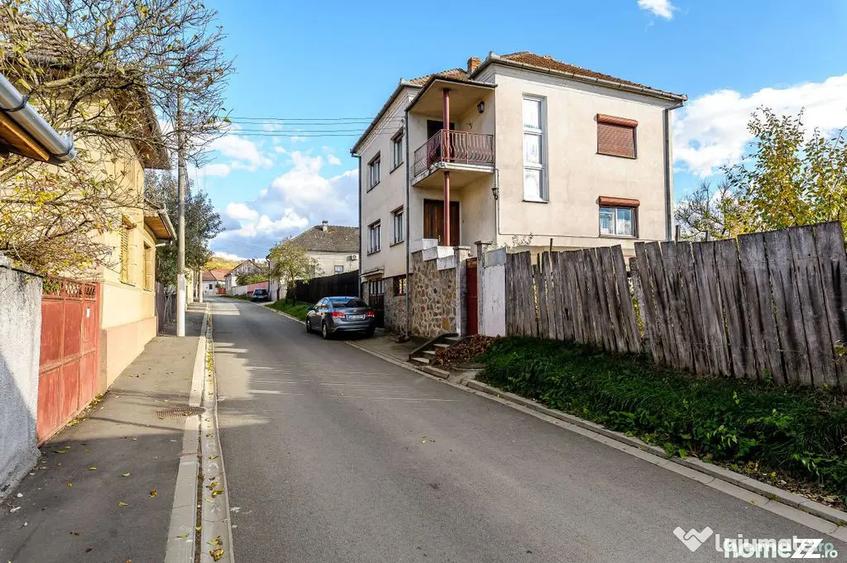 Casă cu 8 camere cu Canalizare în Nord