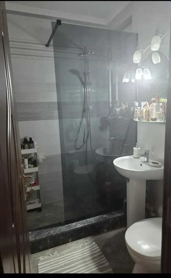 Apartament cu 3 camere semidecomandat în Sud