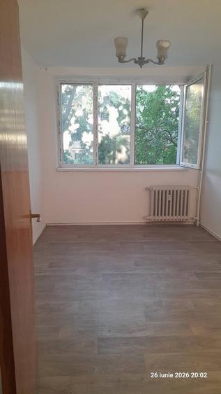 Apartament cu 3 camere semidecomandat în Gorjului
