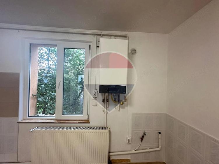 Apartament cu 4 camere decomandat în Craiter