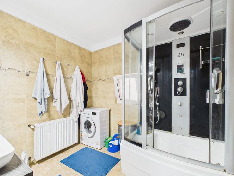 Apartament cu 3 camere decomandat, mobilat în Drumul Taberei