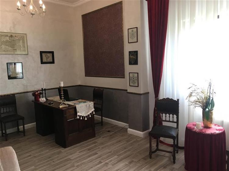 Spațiu comercial, de 800 mp, în Central