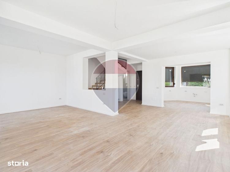 Casă cu 4 camere în Ostratu