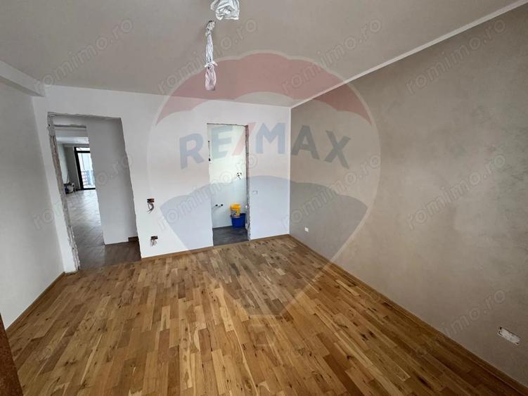 Casă cu Teren 1550 Mp în Dărmănești
