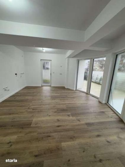 Casă cu 4 camere cu Teren 200 Mp în Valea Rosie