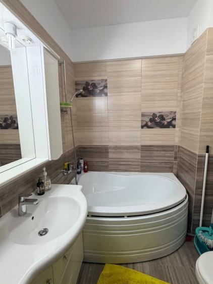 Apartament cu 2 camere decomandat în Km 5