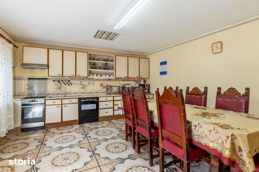 Casă cu 4 camere decomandat cu Teren 1000 Mp în Pârneava