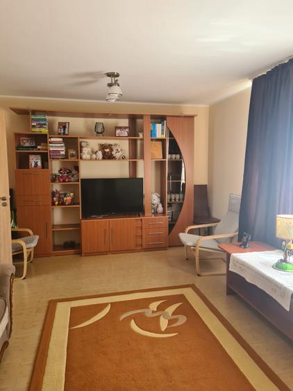Casă individuală cu 5 camere cu Canalizare în Central