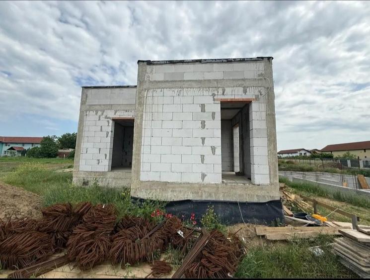 Casă cu 4 camere cu Teren 547 Mp în Central