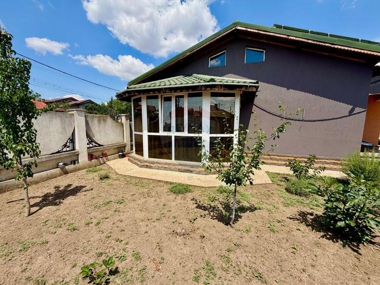 Casă individuală cu 4 camere cu Teren 557 Mp în Central