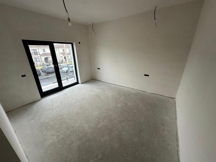 Casă individuală cu 5 camere cu Canalizare în Dumbrăvița