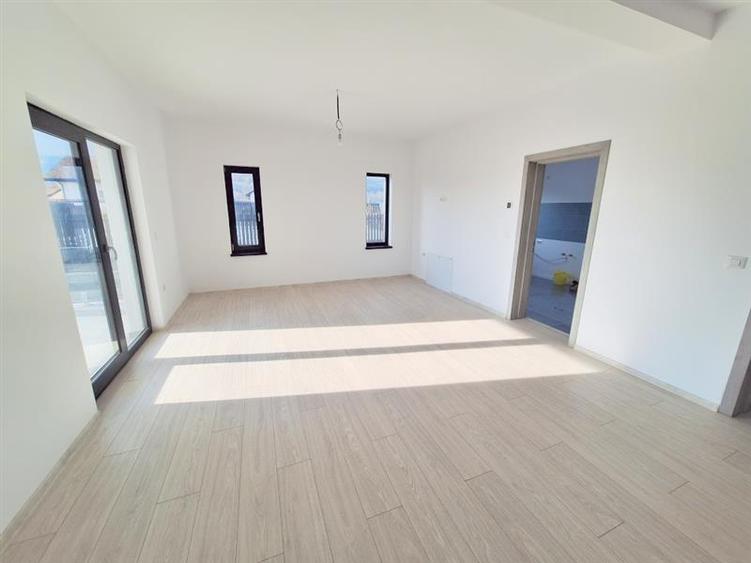 Casă individuală cu 3 camere cu Teren 270 Mp în 9 Mai