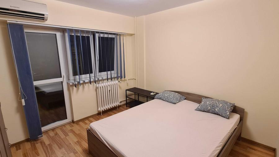 Apartament cu 3 camere semidecomandat în Universitate