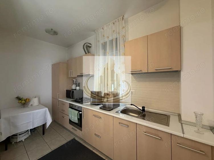 Apartament cu 3 camere semidecomandat în Dumbrăvița
