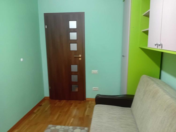 Apartament cu 3 camere decomandat în Micro 3