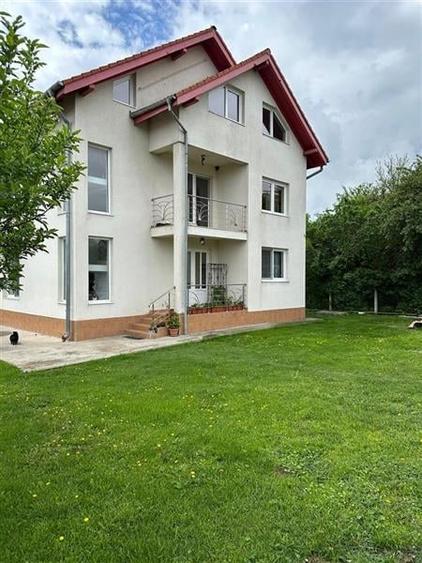 Casă cu 6 camere cu Teren 2100 Mp în Tureni