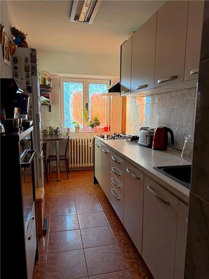 Apartament cu 4 camere decomandat în Decebal