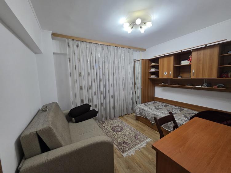 Apartament cu 3 camere decomandat în Tomis III