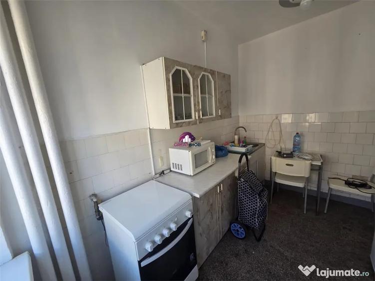 Apartament cu 2 camere semidecomandat în Universitate