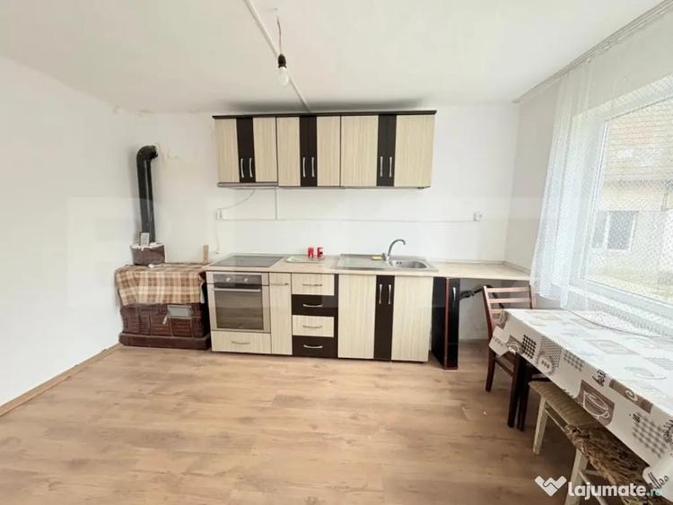 Casă cu 3 camere cu Teren 1900 Mp în Vest