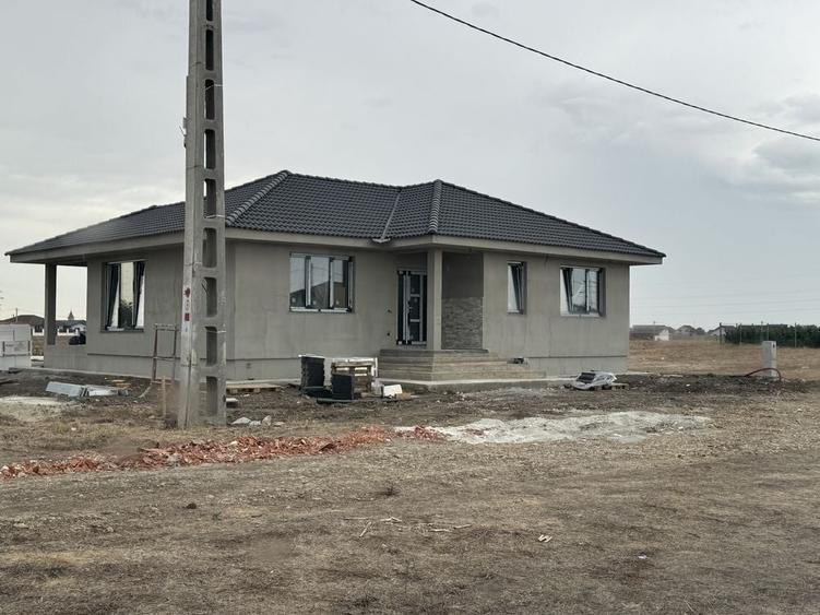 Casă cu 3 camere în Sântandrei